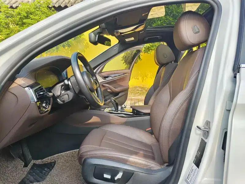 2020 BMW 5 Series 525Li M Sport Package — миниатюра 8