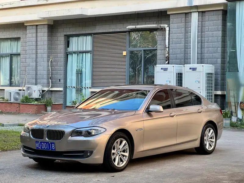 BMW 5 Series 2012 523Li Leading Edition — миниатюра 1