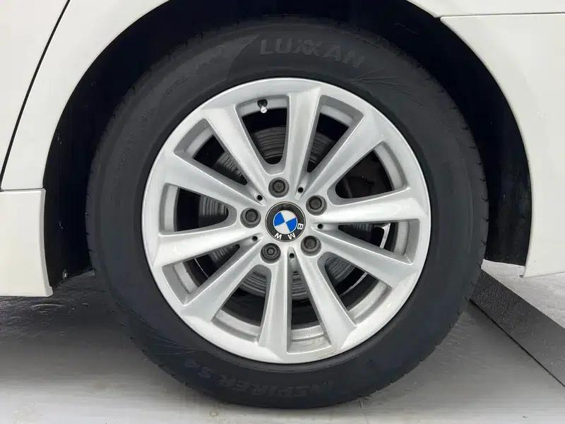 BMW 5 Series 2012 523Li Luxury — миниатюра 9