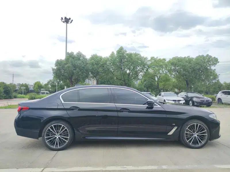 2022 BMW 5 Series Facelift 530Li Leading Edition M Sport Package — миниатюра 7
