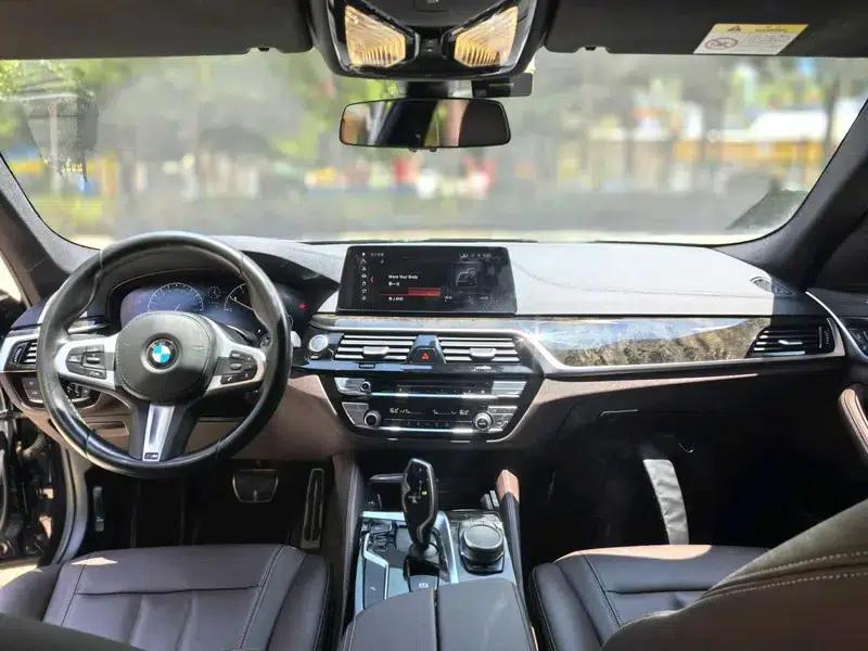 2019 BMW 5 Series 525Li M Sport Package — миниатюра 7
