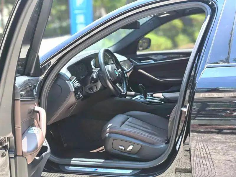 2019 BMW 5 Series 525Li M Sport Package — миниатюра 9