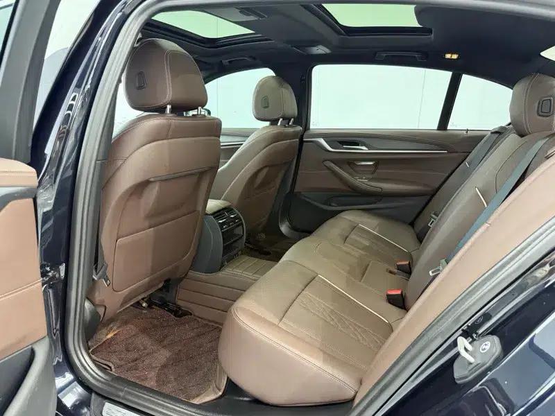 2023 BMW 5 Series 530Li Leading Edition M Sport Package — миниатюра 10