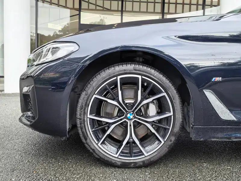 2023 BMW 5 Series 530Li Luxury M Sport Package — миниатюра 4