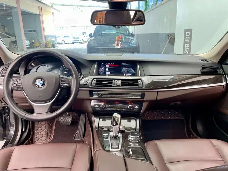 2017 BMW 5 Series 525Li Luxury Design Package — миниатюра 12