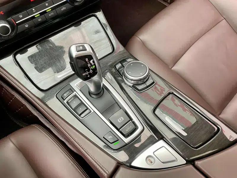 2017 BMW 5 Series 525Li Luxury Design Package — миниатюра 16
