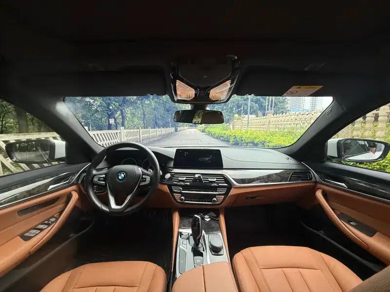 2018 BMW 5 Series 530Li Leading Edition M Sport Package — миниатюра 14