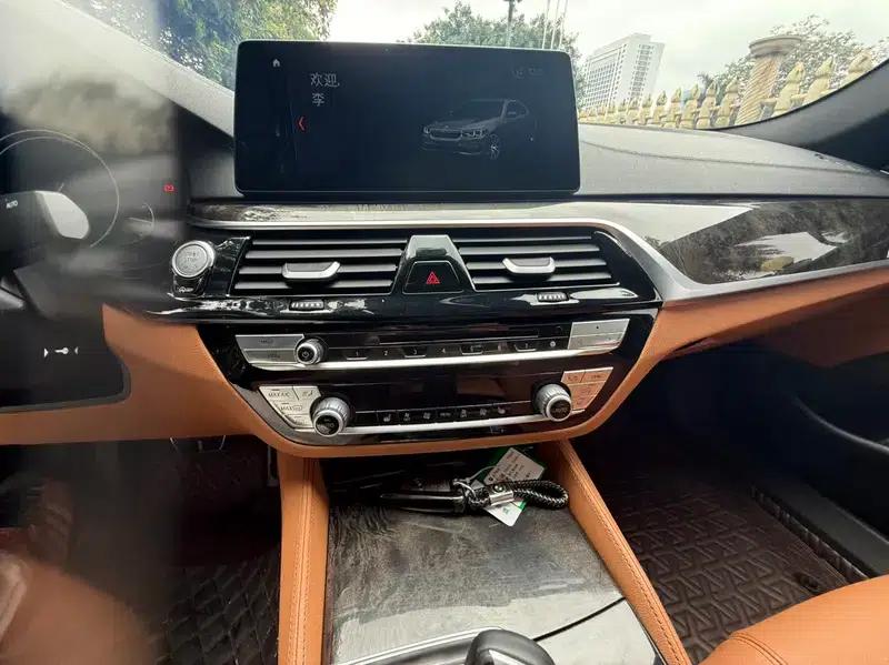 2018 BMW 5 Series 530Li Leading Edition M Sport Package — миниатюра 15