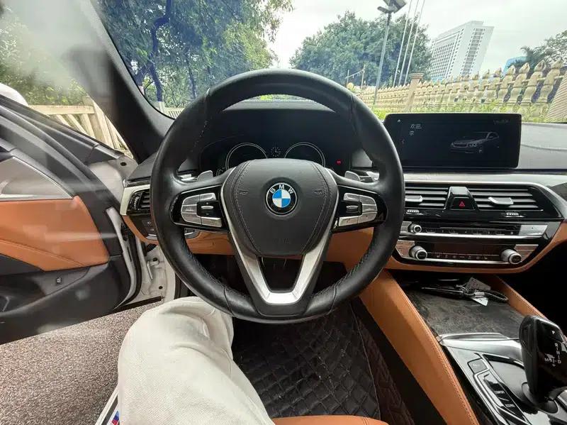 2018 BMW 5 Series 530Li Leading Edition M Sport Package — миниатюра 16