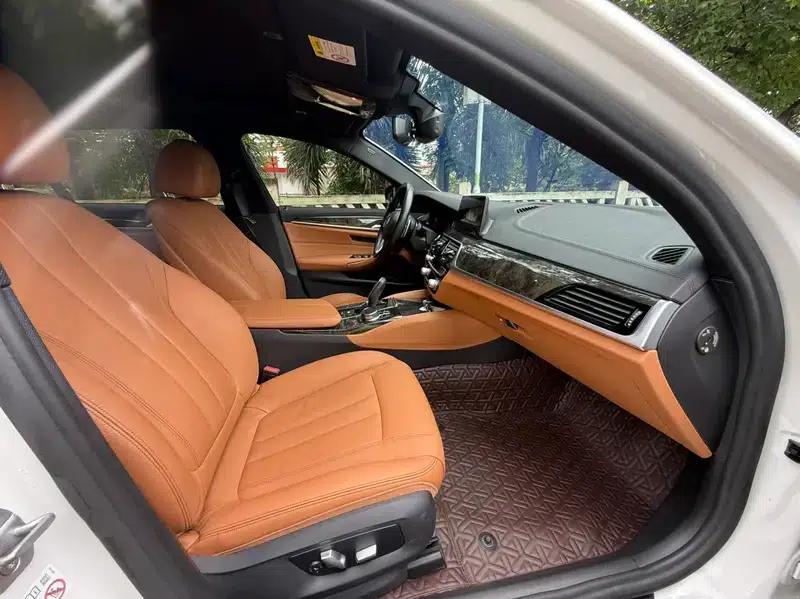 2018 BMW 5 Series 530Li Leading Edition M Sport Package — миниатюра 18