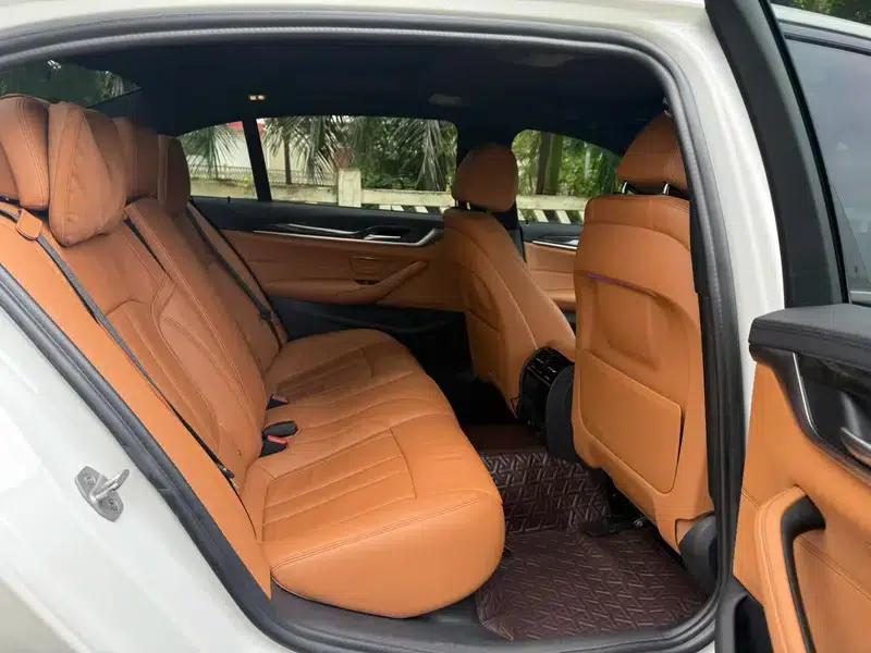 2018 BMW 5 Series 530Li Leading Edition M Sport Package — миниатюра 20