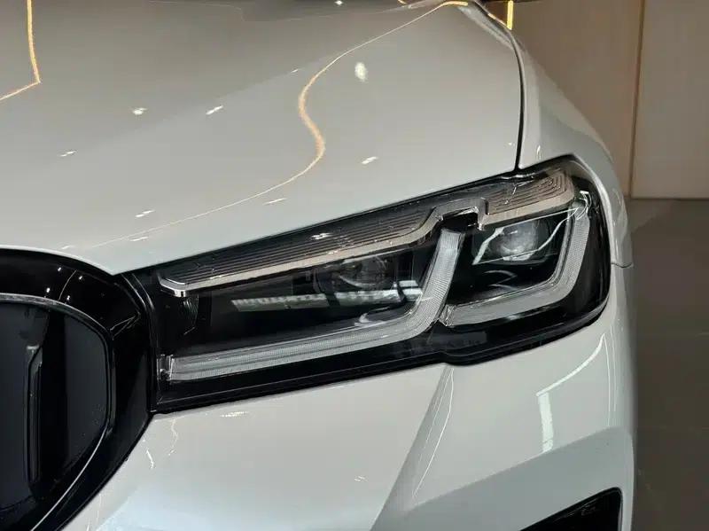 2020 BMW 5 Series 530Li Leading Edition M Sport Package — миниатюра 10