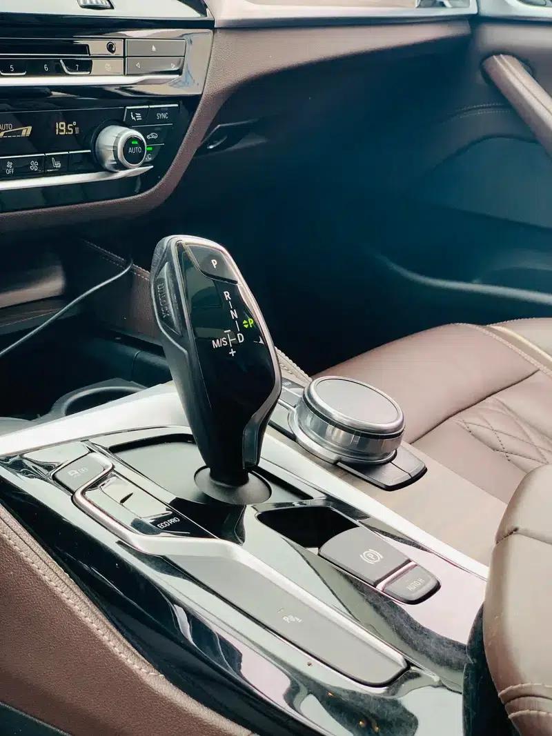 2018 BMW 5 Series 530Li Leading Luxury Package — миниатюра 9