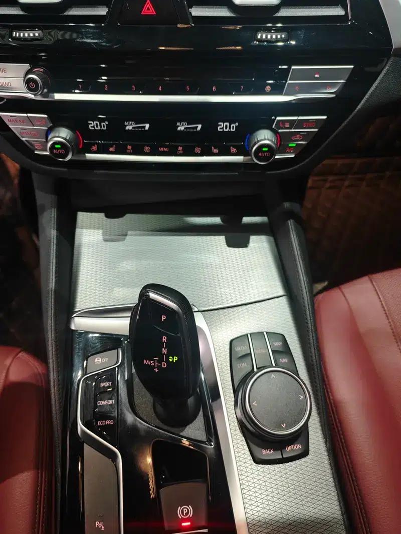 2019 BMW 5 Series Facelift 530Li Leading Edition M Sport Package — миниатюра 17