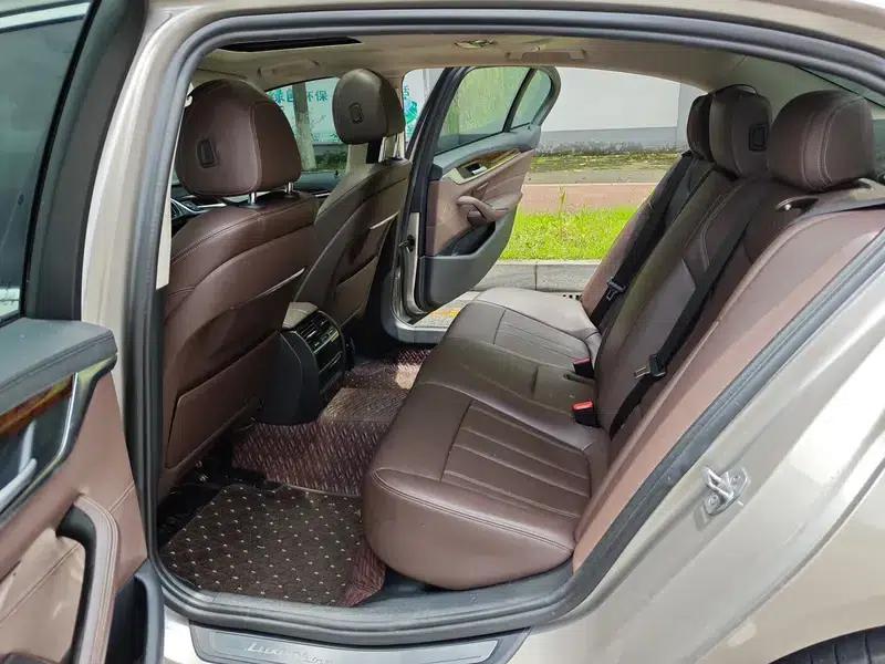 2019 BMW 5 Series 525Li Luxury Package — миниатюра 13