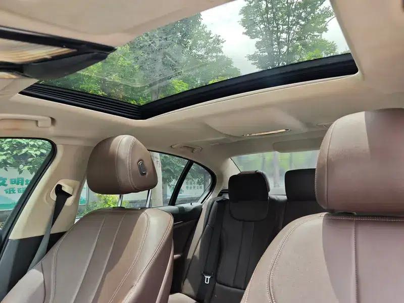 2019 BMW 5 Series 525Li Luxury Package — миниатюра 14