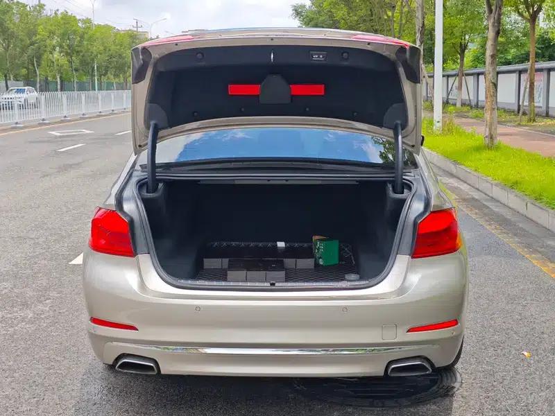 2019 BMW 5 Series 525Li Luxury Package — миниатюра 15