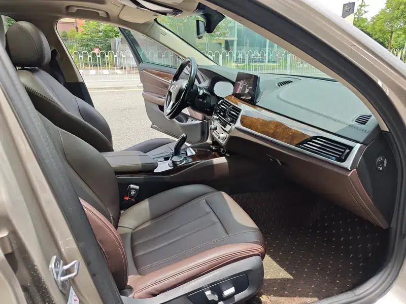 2019 BMW 5 Series 525Li Luxury Package — миниатюра 16