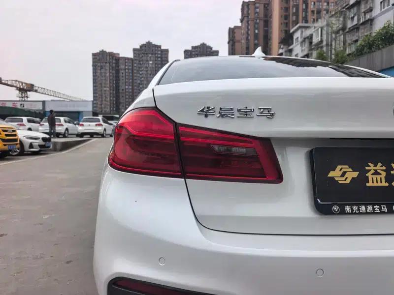 2019 BMW 5 Series 530Li Leading Edition M Sport Package — миниатюра 10