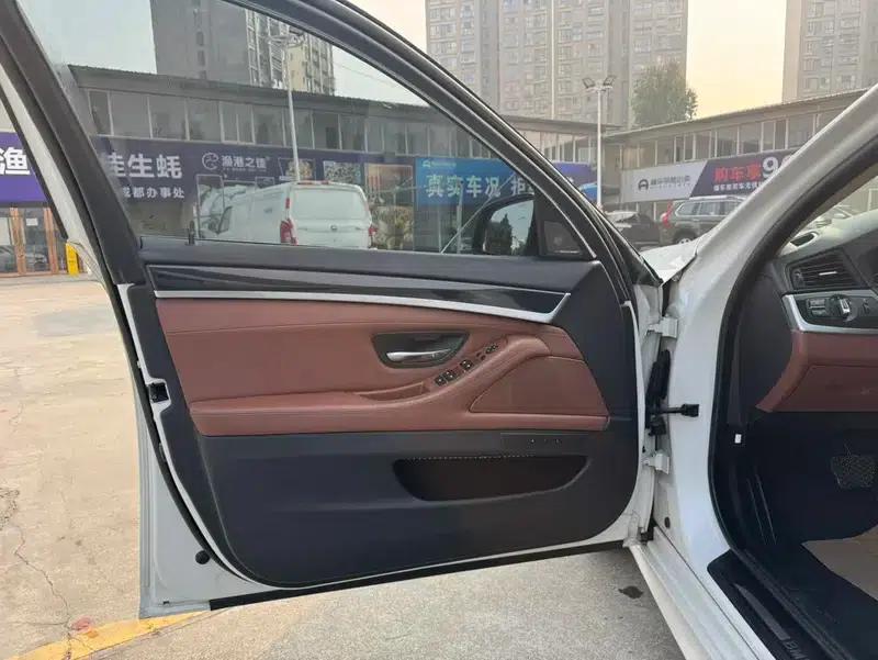2014 BMW 5 Series 520Li Elegant Edition — миниатюра 15