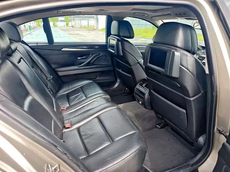 BMW 5 Series 2011 535Li Leading Edition — миниатюра 23