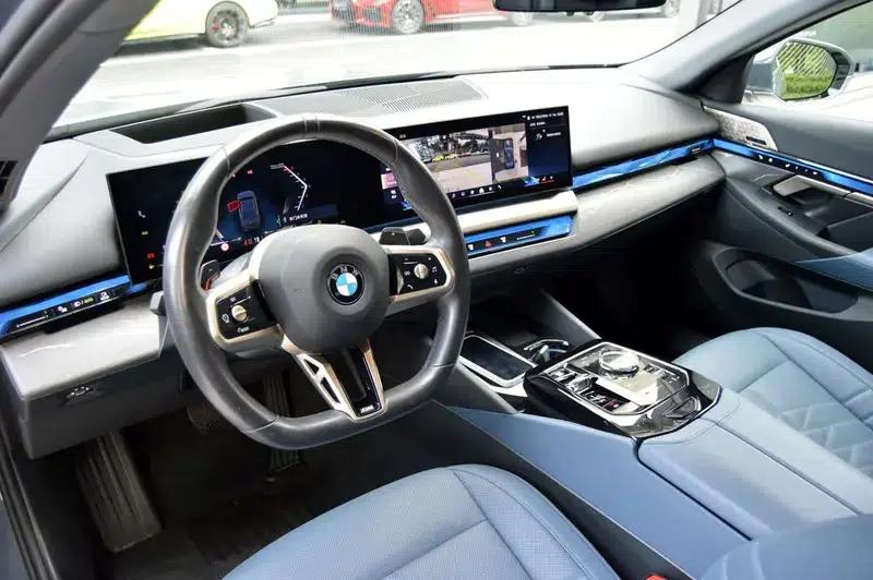 2024 BMW 5 Series 530Li Luxury M Sport Package — миниатюра 12