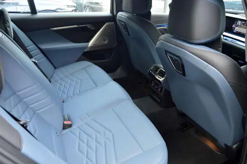 2024 BMW 5 Series 530Li Luxury M Sport Package — миниатюра 13