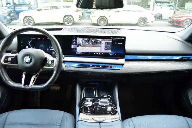 2024 BMW 5 Series 530Li Luxury M Sport Package — миниатюра 9
