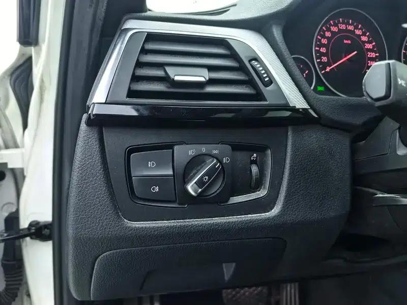 2017 BMW 3 Series 320i M Sport — миниатюра 18