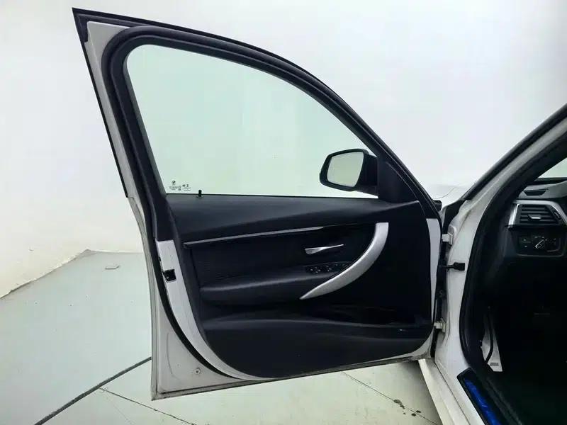 2017 BMW 3 Series 320i M Sport — миниатюра 25
