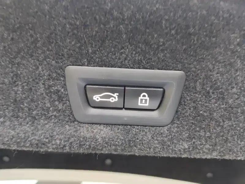 2022 BMW 3 Series 320Li M Sport Package — миниатюра 10