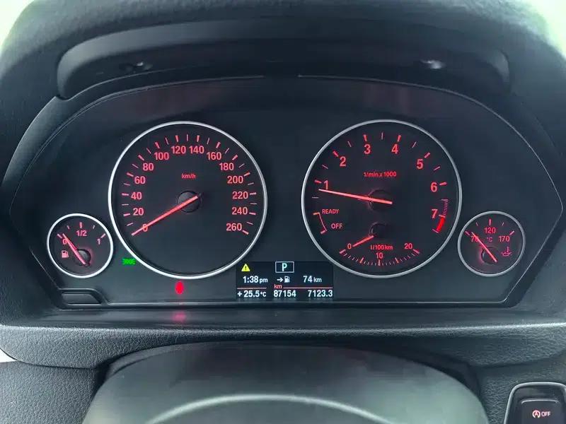 BMW 3 Series 2014 320Li Fashion Edition — миниатюра 15