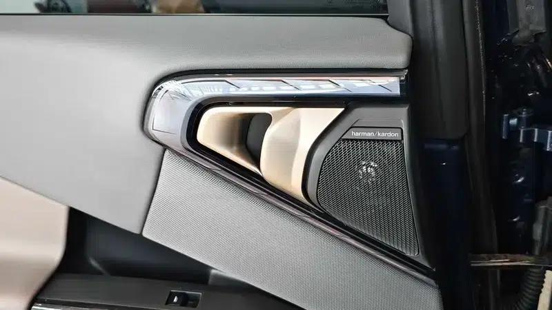 BMW X3 2025 xDrive30L Luxury M Sport Package — миниатюра 8