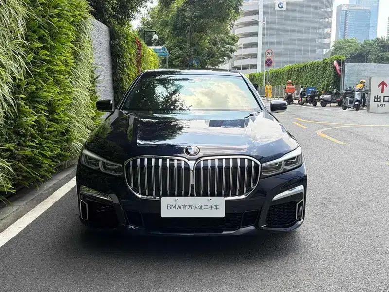 2021 BMW 7 Series 740Li Leading Edition M Sport Package — миниатюра 2