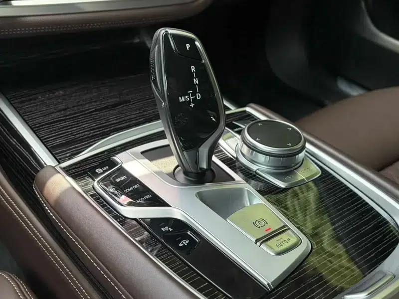 2021 BMW 7 Series 740Li Leading Edition M Sport Package — миниатюра 13