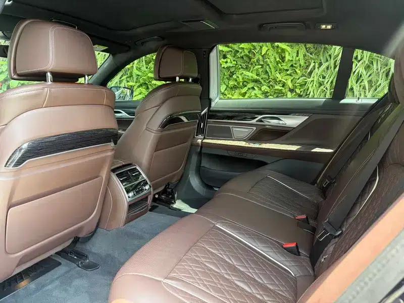 2021 BMW 7 Series 740Li Leading Edition M Sport Package — миниатюра 17