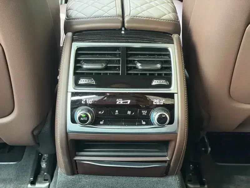 2021 BMW 7 Series 740Li Leading Edition M Sport Package — миниатюра 8