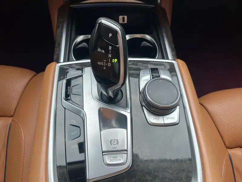 2016 BMW 7 Series 740Li Leading Edition — миниатюра 15