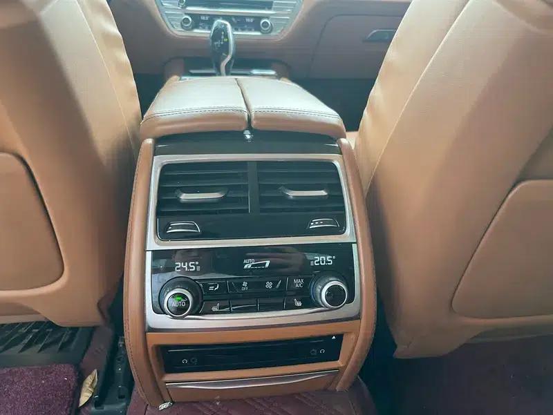 2016 BMW 7 Series 740Li Leading Edition — миниатюра 10