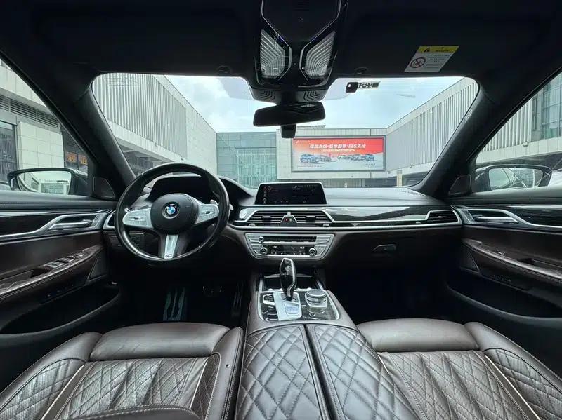 2021 BMW 7 Series 740Li Leading Edition M Sport Package — миниатюра 11