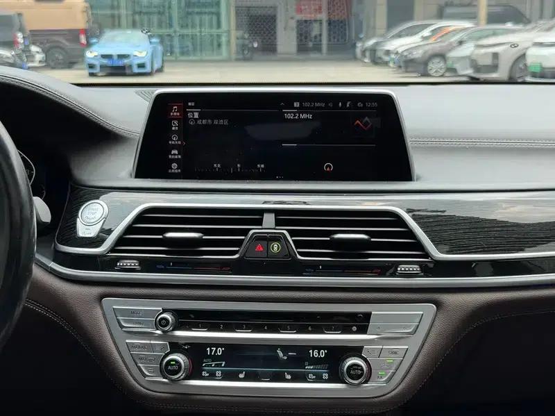 2021 BMW 7 Series 740Li Leading Edition M Sport Package — миниатюра 12