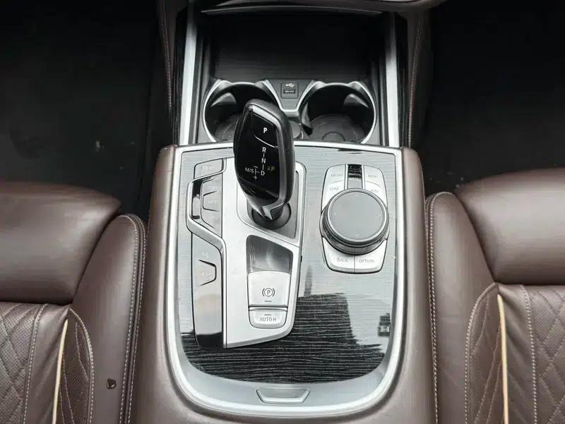 2021 BMW 7 Series 740Li Leading Edition M Sport Package — миниатюра 14