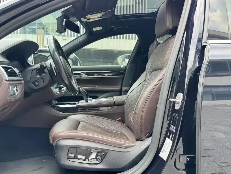 2021 BMW 7 Series 740Li Leading Edition M Sport Package — миниатюра 16