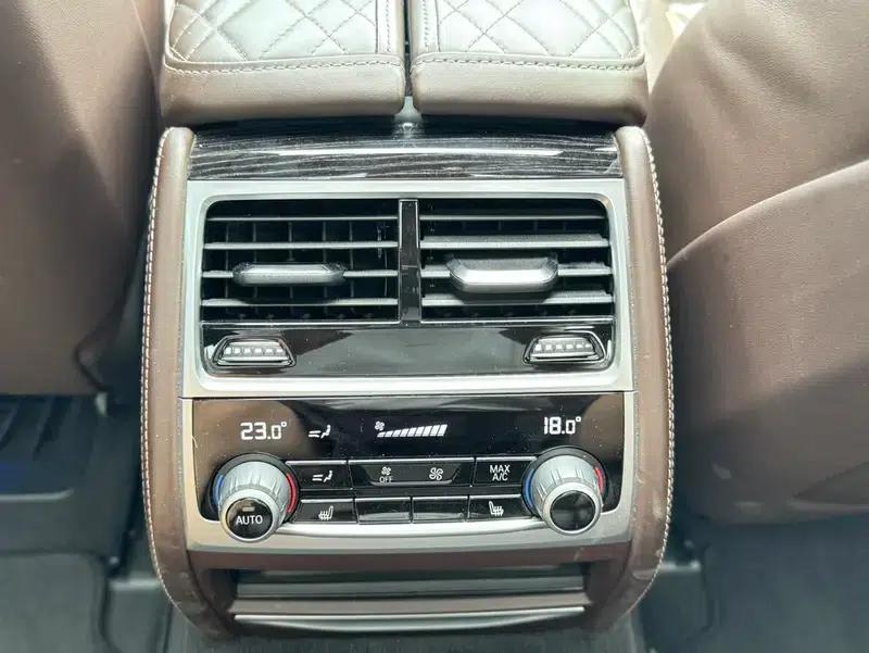 2021 BMW 7 Series 740Li Leading Edition M Sport Package — миниатюра 8
