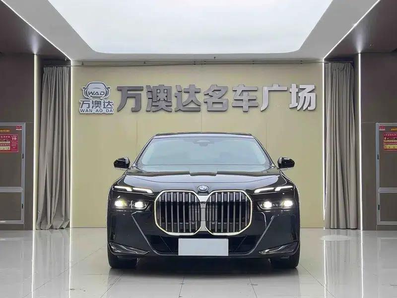 2023 BMW 7 Series 735Li M Sport Package — миниатюра 2