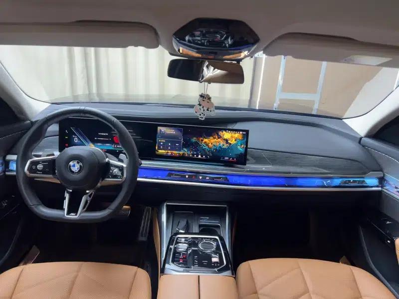 2023 BMW 7 Series 735Li M Sport Package — миниатюра 11