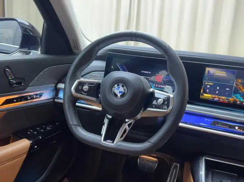 2023 BMW 7 Series 735Li M Sport Package — миниатюра 13