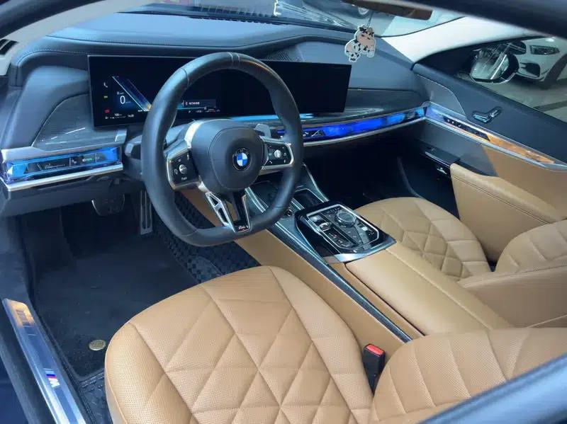 2023 BMW 7 Series 735Li M Sport Package — миниатюра 14