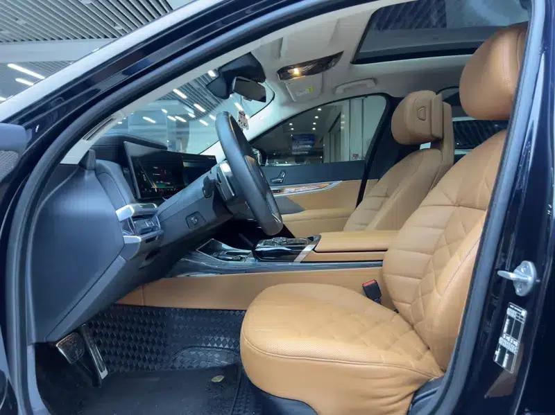 2023 BMW 7 Series 735Li M Sport Package — миниатюра 15