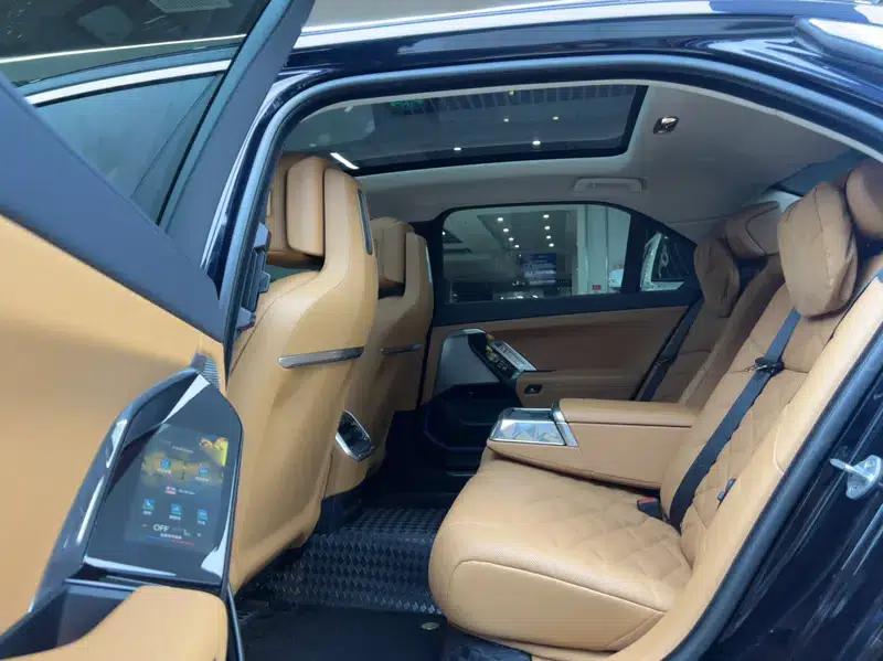 2023 BMW 7 Series 735Li M Sport Package — миниатюра 16
